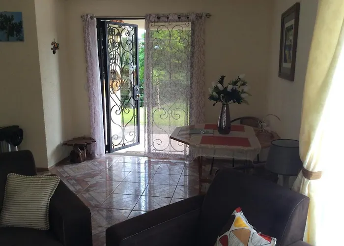 Enjoy Your In A “pura Vida” Way At Nuevo Arenal. Guest house Nuevo Arenal
